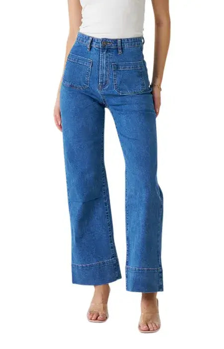 WK 3085 Patch pocket jean featuring high-rise waist and wide leg silhouette, perfect for stylish outfits.