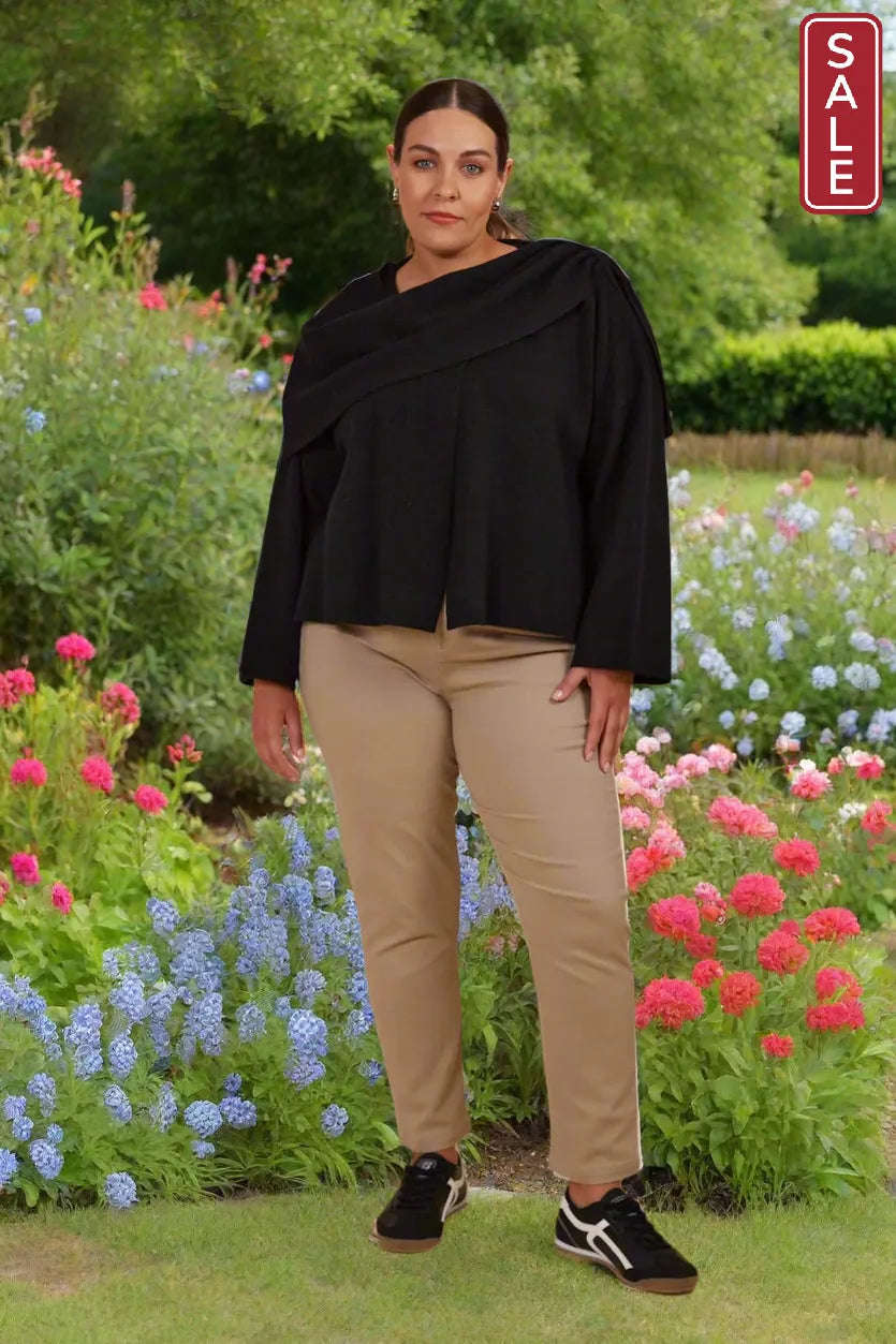 Selene Cape Black