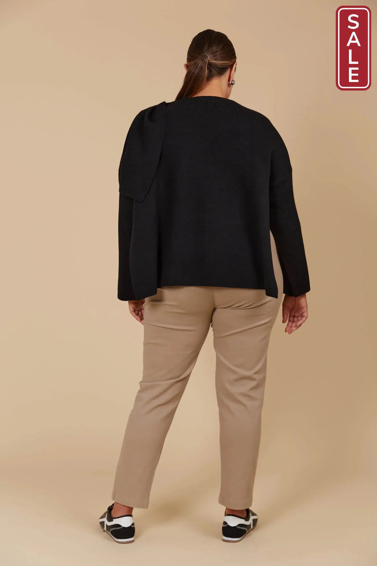 Selene Cape Black