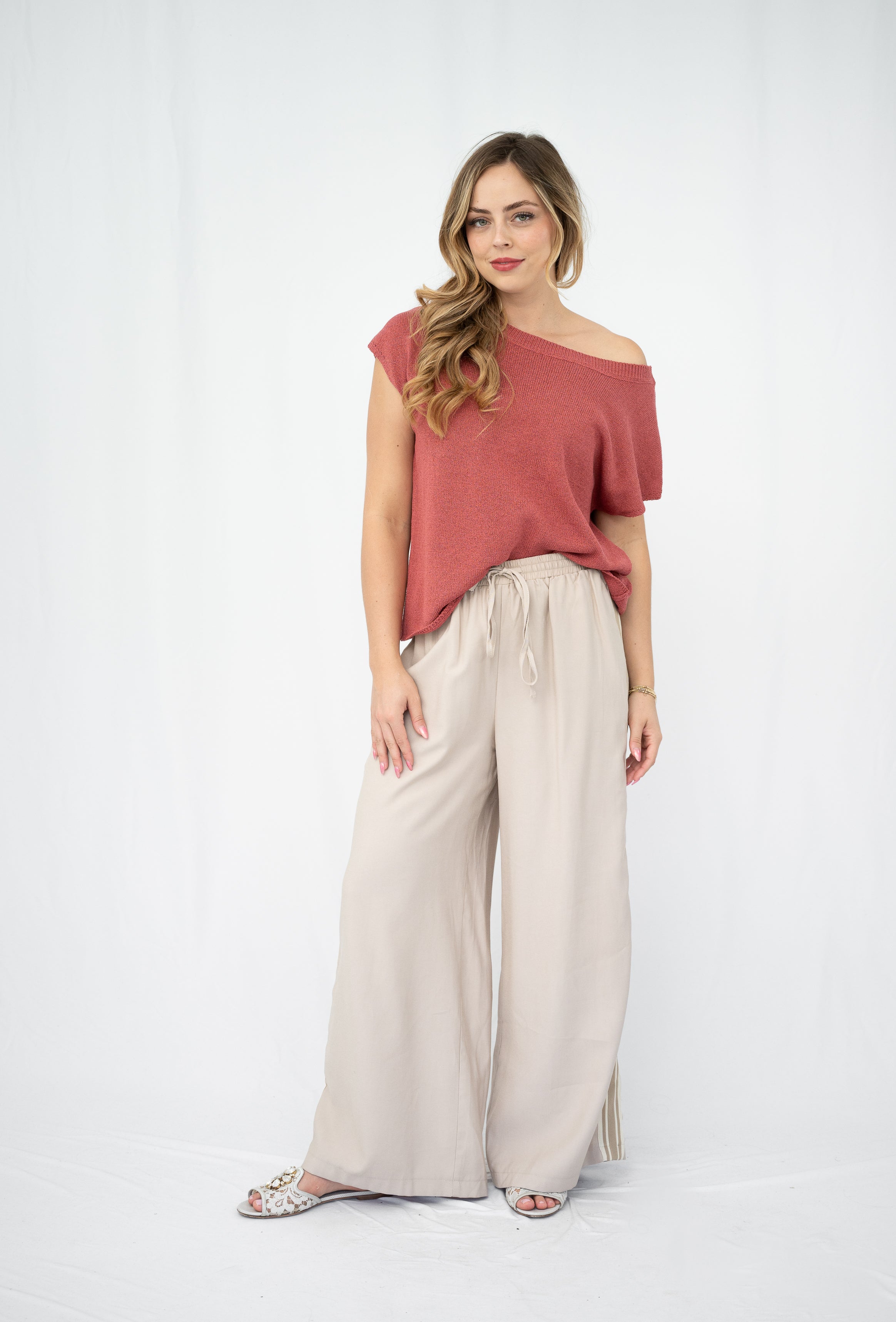 Stylish model wearing a crepe yarn knit top with wide-legged pants, perfect for relaxed everyday elegance.