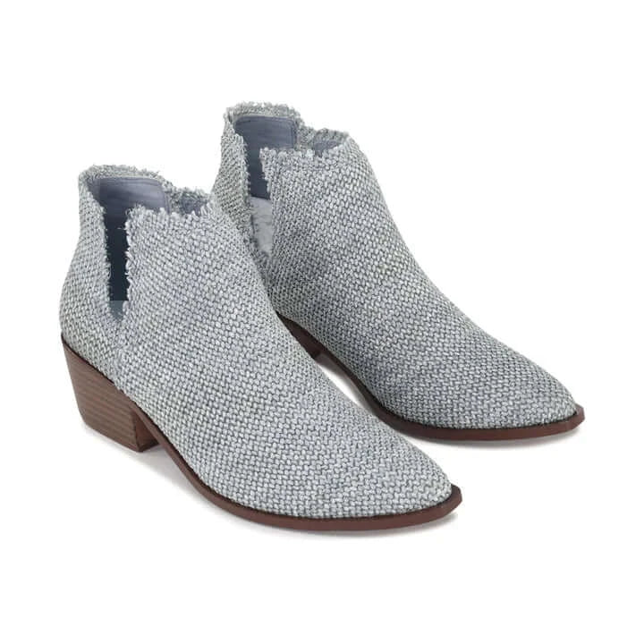 Kani Boot Los Cabos -cloud blue with a textured design and sturdy block heel, ideal for all-day wear.