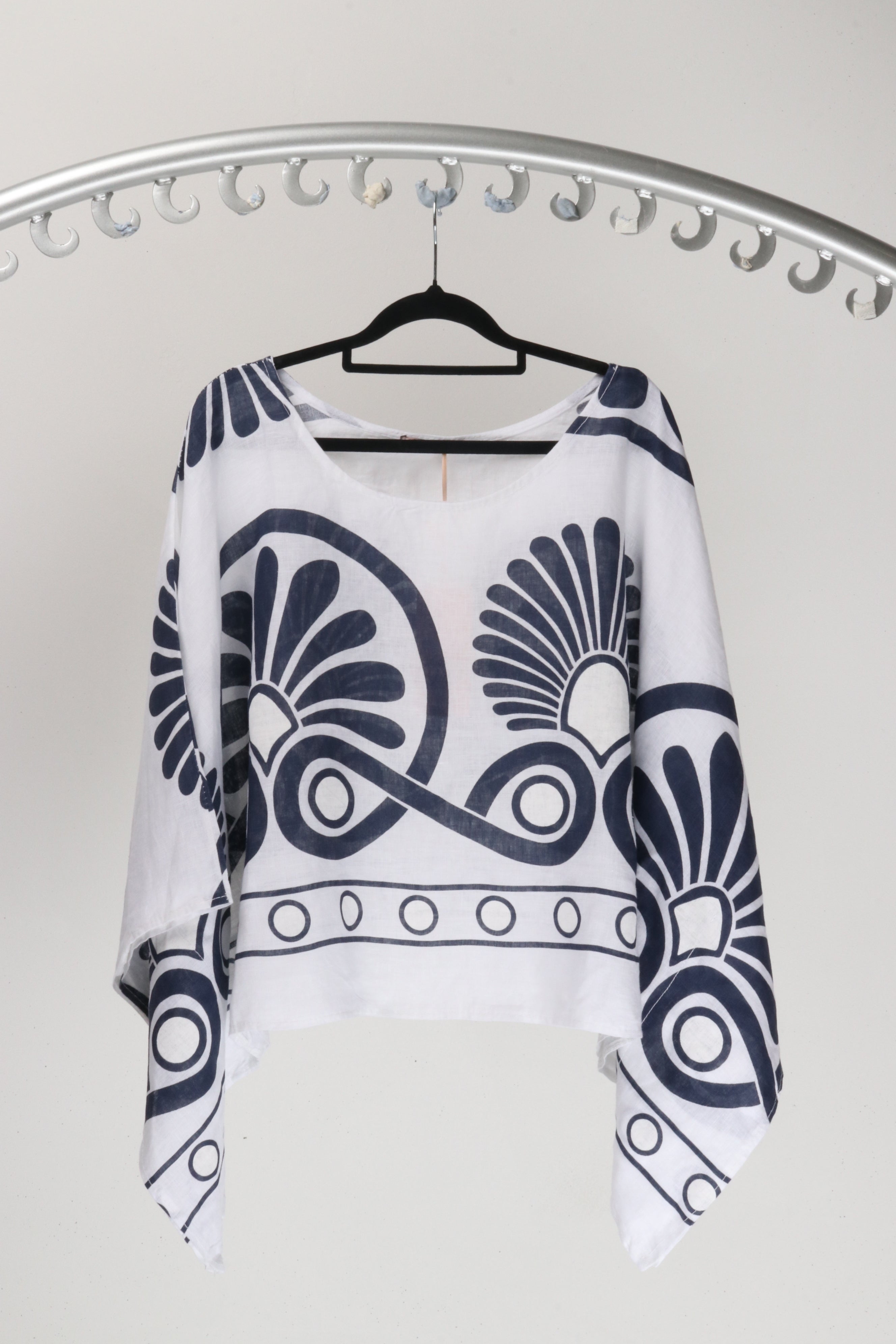WL  Navy Big Flower Top