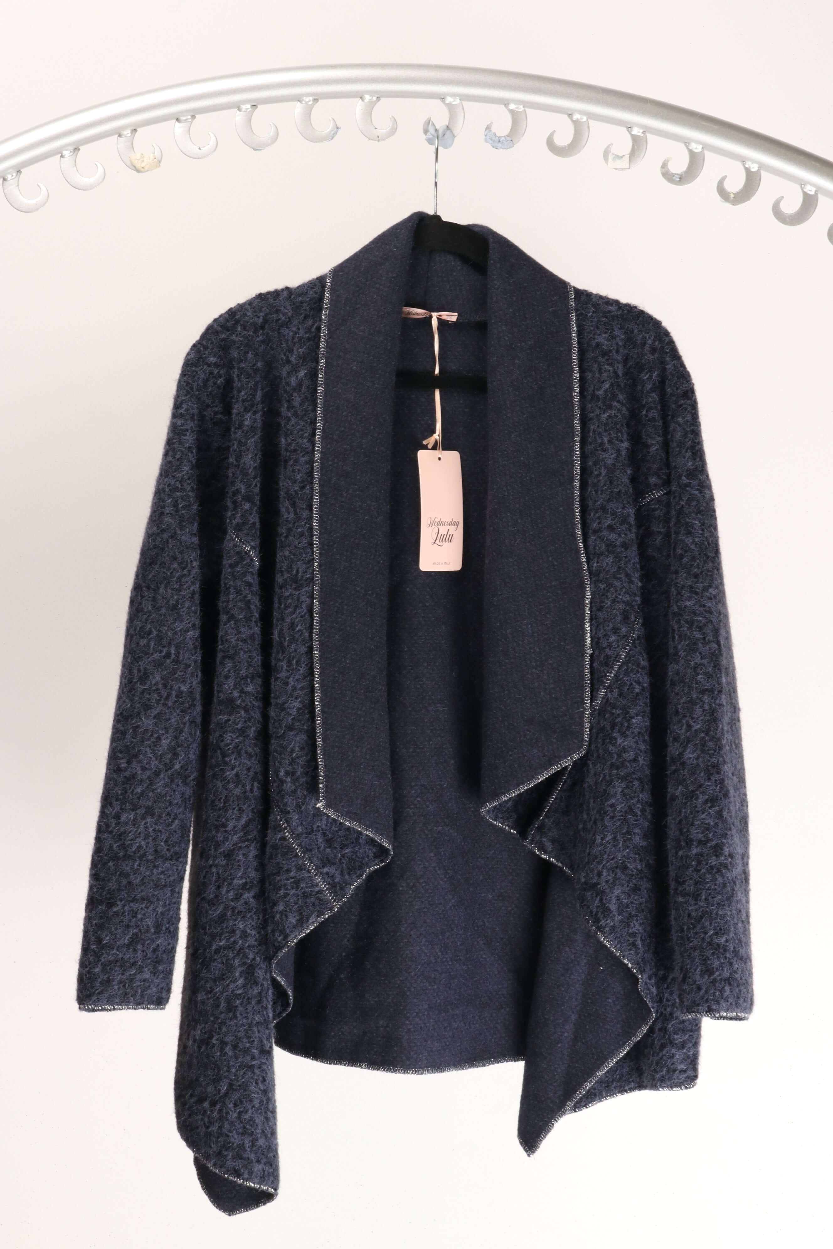WL Zita Coat: Elegant open-front design in dark navy, perfect for versatile layering and stylish comfort.